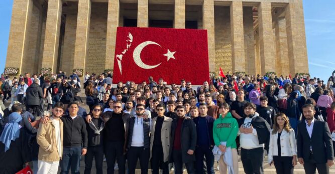 AZERBAYCANLI TALEBELER ATA’NIN HUZURUNDA