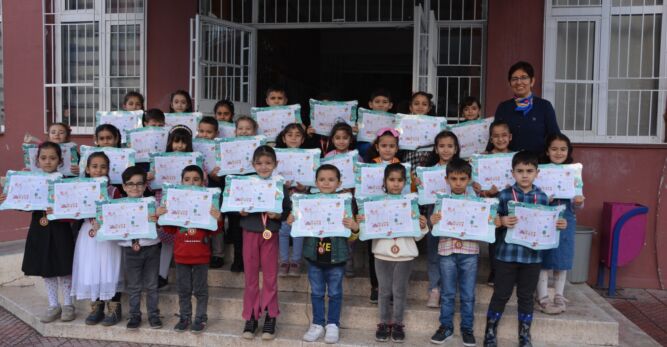 Dr. Ömer Faruk Meriç İlkokulunda karne heyecanı