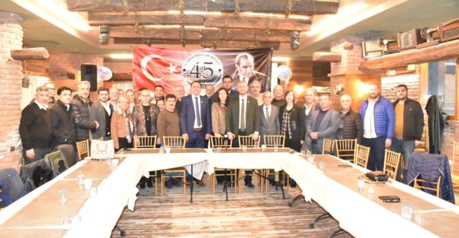 Manisa Dostlar Meclisi’nin konuğu  Demokrat Parti Belediye Başkan adayları   oldu