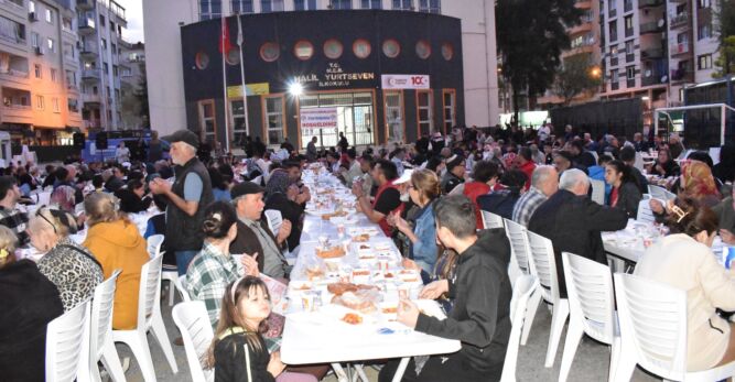 AYNİ ALİ MAHALLESİ MUHTARI ENİS SAĞMAN’DAN  ROMAN VATANDAŞLARA İFTAR PROGRAMI