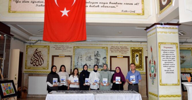 Manisa Şehit Fatih Kalu Kız Anadolu İmam Hatip Lisesi Şafak dergisi ikinci sayısını çıkardı