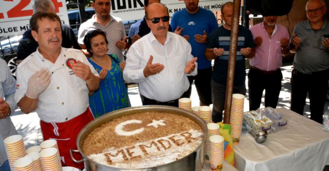 Manisa Esnaf ve Sanatkarlar Odasından geleneksel aşure hayrı