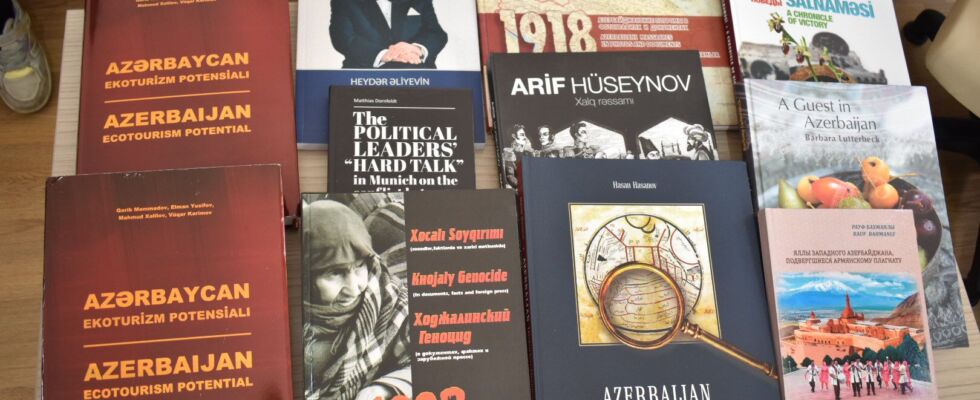 Başkan Hoşgül’den  Azerbaycanla ilgili Kitap Bağışı