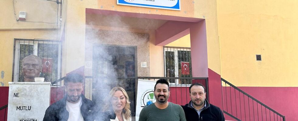 Akhisar Lokantacılar Odası’ndan Başlamış Mahallesi  Öğrencilerine Bayram Hediyesi