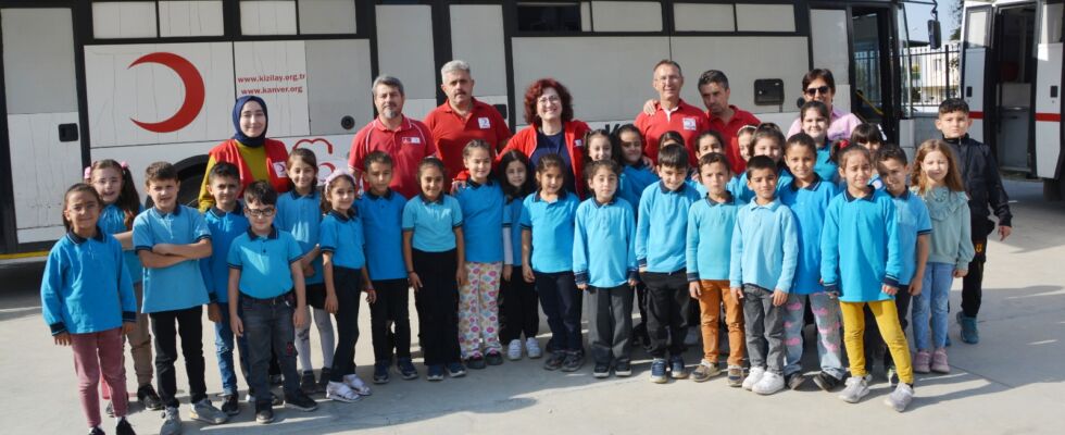 Dr. Ömer Faruk ve Vicdan Karaosmanoğlu İlkokulları’ndan Ortak Kan Bağışı